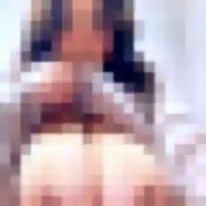 Rejoins Nora, 30 ans à Claira en privé